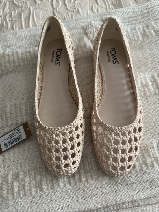 Shoes - New Toms woven flats
